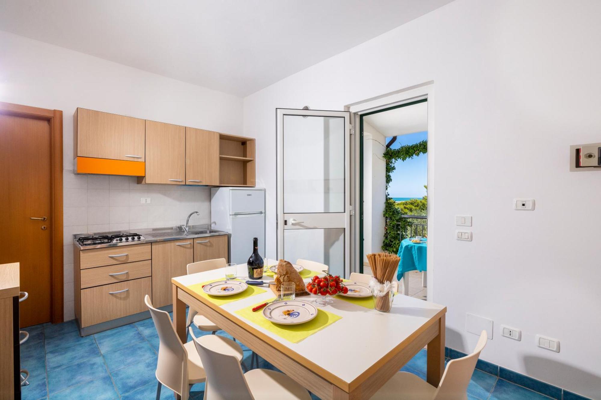 Baia Degli Aranci Camping Village Vieste Esterno foto