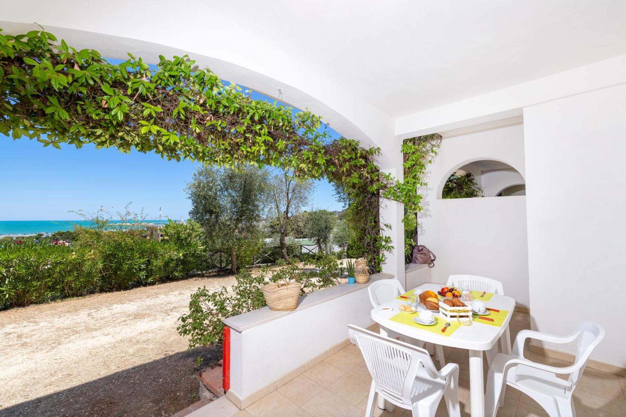 Baia Degli Aranci Camping Village Vieste Esterno foto
