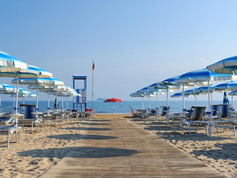 Baia Degli Aranci Camping Village Vieste Esterno foto