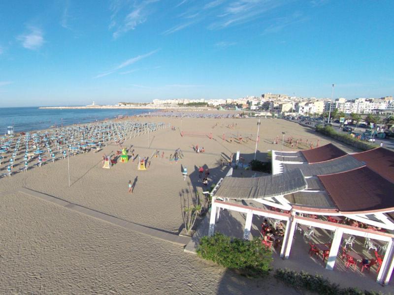 Baia Degli Aranci Camping Village Vieste Esterno foto