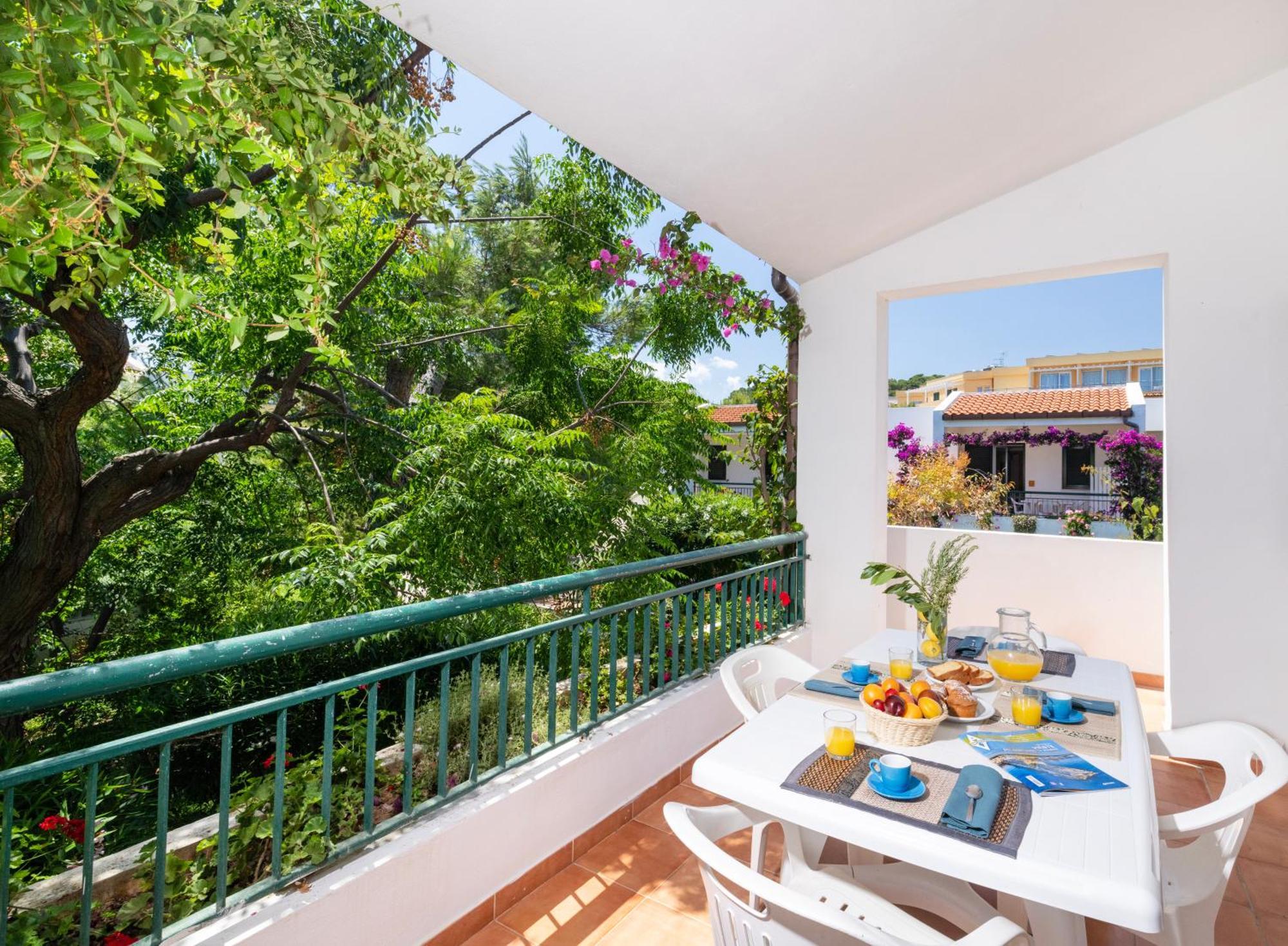 Baia Degli Aranci Camping Village Vieste Esterno foto