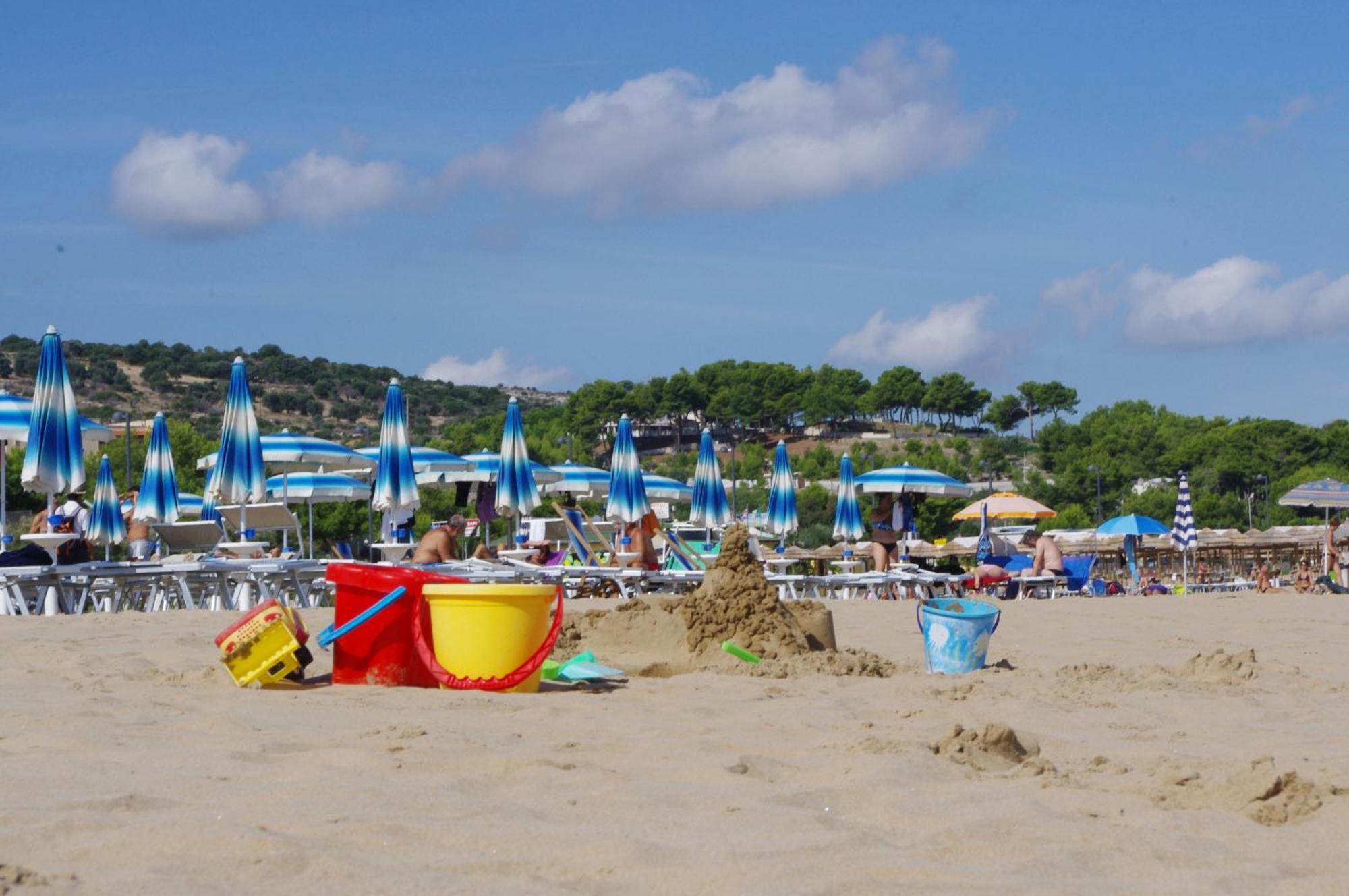 Baia Degli Aranci Camping Village Vieste Esterno foto