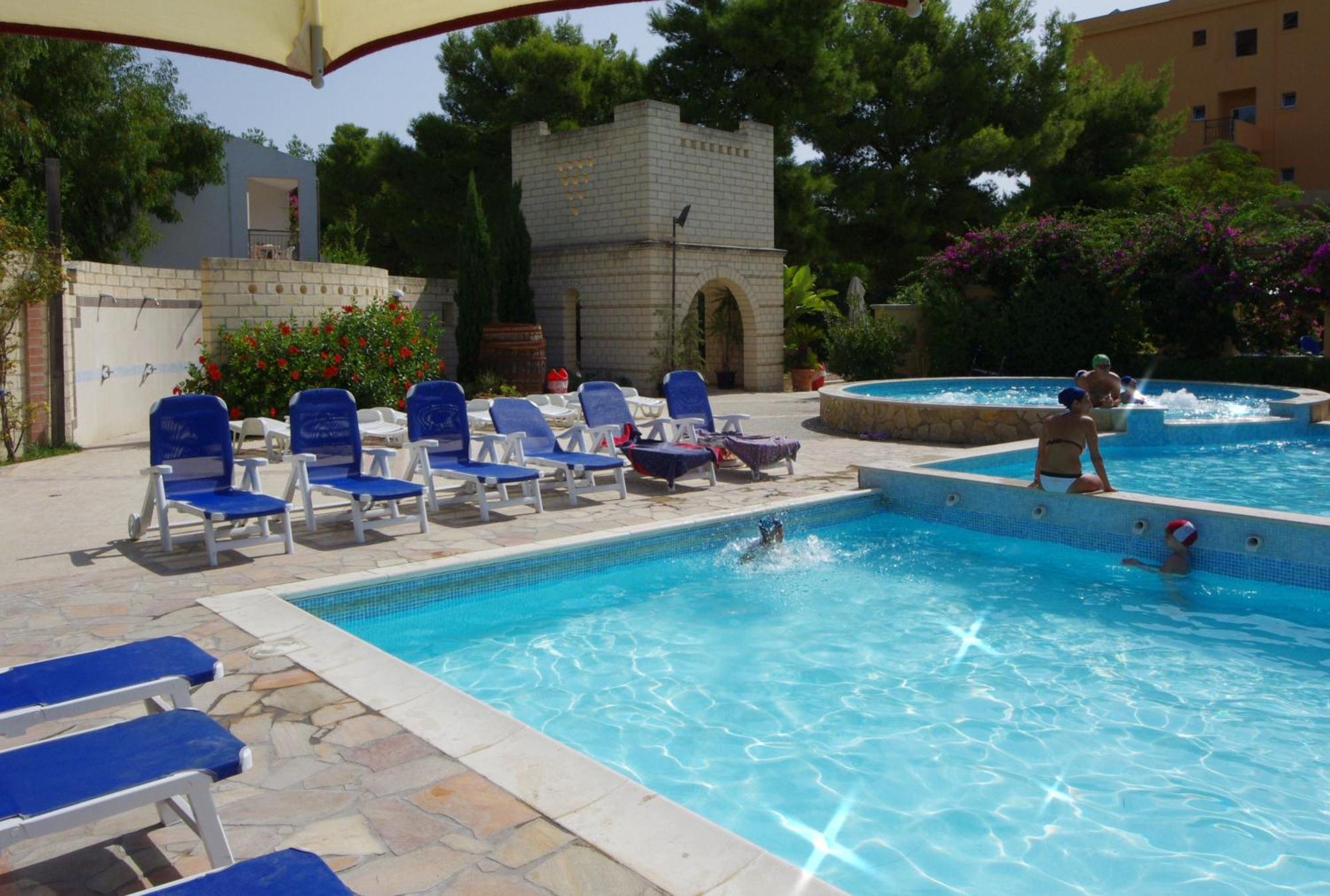 Baia Degli Aranci Camping Village Vieste Esterno foto