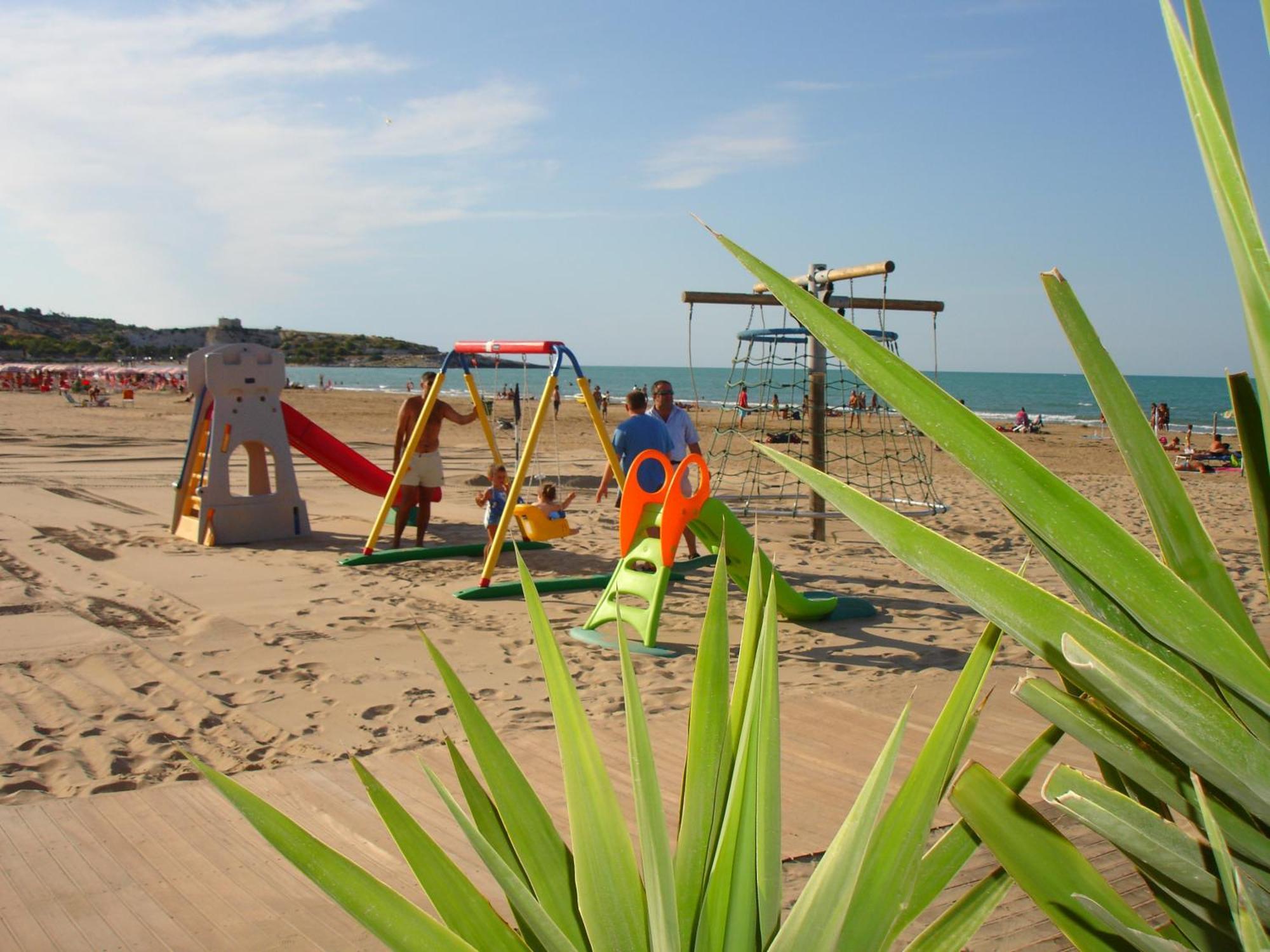 Baia Degli Aranci Camping Village Vieste Esterno foto