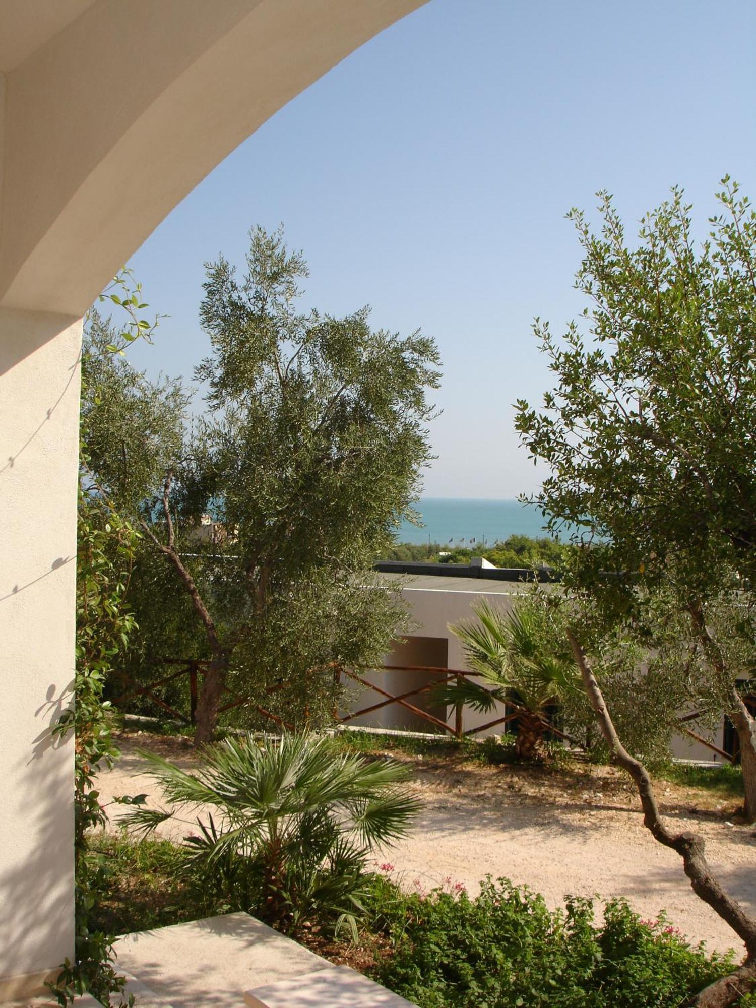 Baia Degli Aranci Camping Village Vieste Esterno foto
