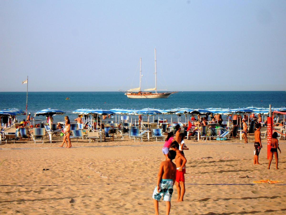 Baia Degli Aranci Camping Village Vieste Esterno foto